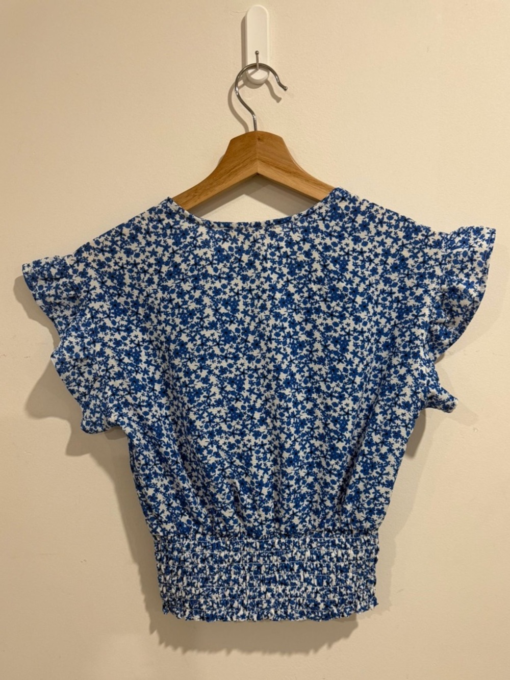 Monteau Los Angeles Blue Floral Smocked Blouse Size S - Picture 3 of 6
